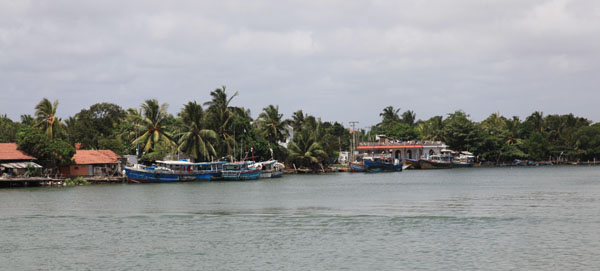 Bij de monding naar zee in Negombo